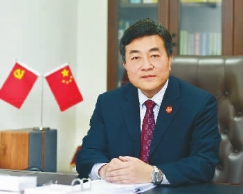 李民 通讯员 摄专家简介李民,二级教授,博士生导师.