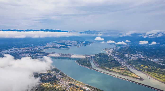 【理响中国·薪火“燃”青春】一江水的颜值回升：从“抉择之勇”到“智能之治”