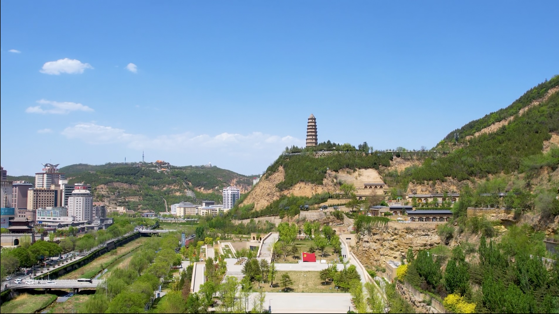 【理响中国·薪火“燃”青春】讲述真实的中国故事：从主动迎客到远播四海