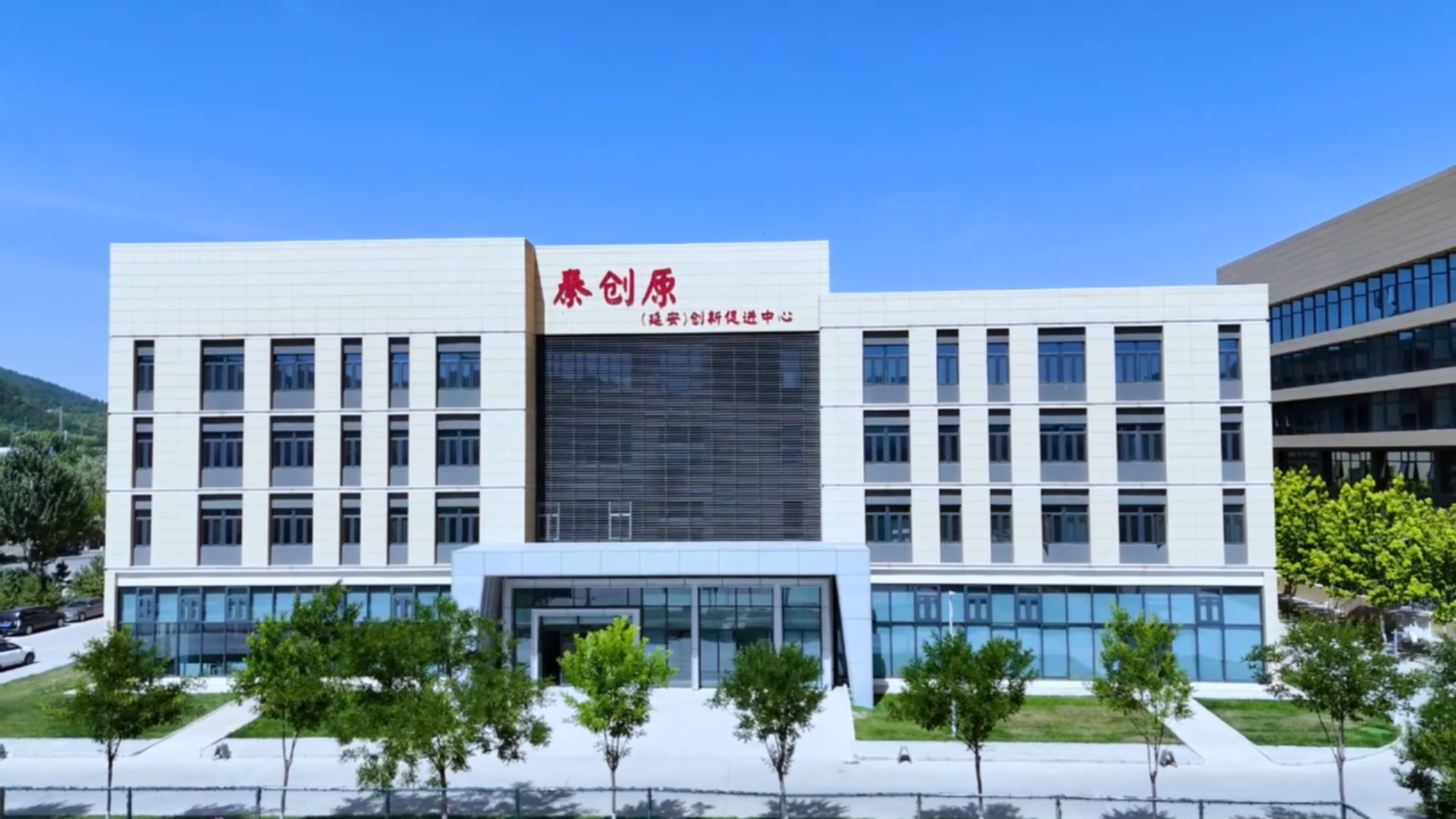 【理响中国·薪火“燃”青春】百花齐放的城市新产业:从能源依赖到双轮奔腾 【理响中国·薪火“燃”青春】百花齐放的城市新产业:从能源依赖到双轮奔腾